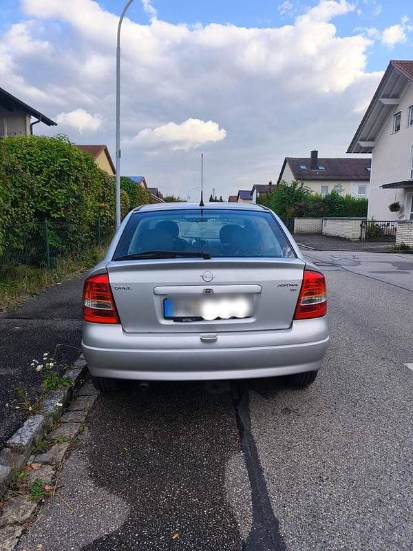 Grau Gebraucht 2002 Opel Astra Limousine | 900 € (Guter Preis) - Bild 1/4