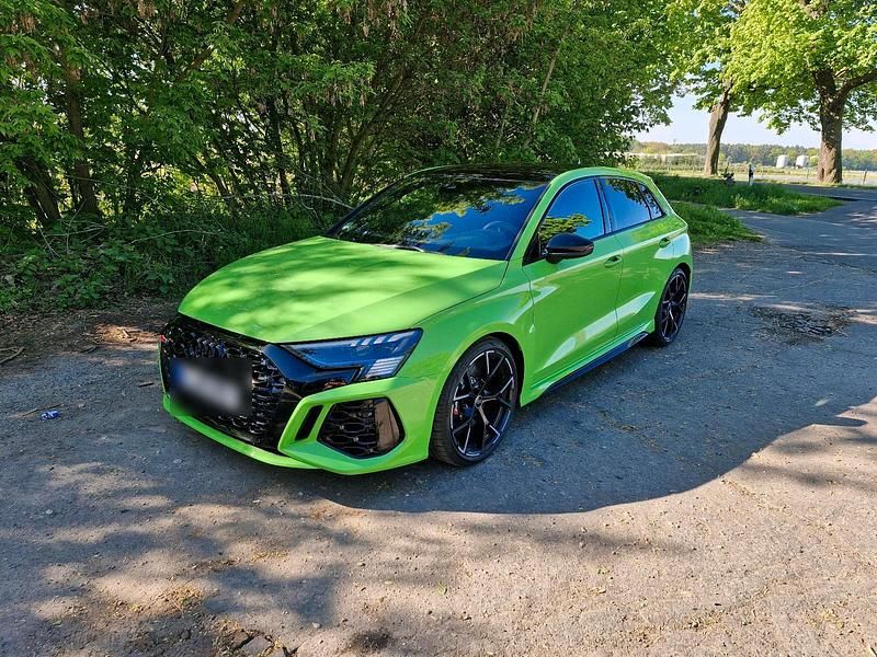Grün Gebraucht 2024 Audi RS3 Sportback Kleinwagen | 61.000 € (Superpreis) - Bild 1/4