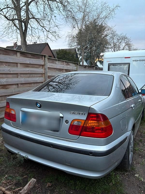 Gebraucht BMW 320 Sport Line 170 PS (125 kW) 2001 Silber Limousine