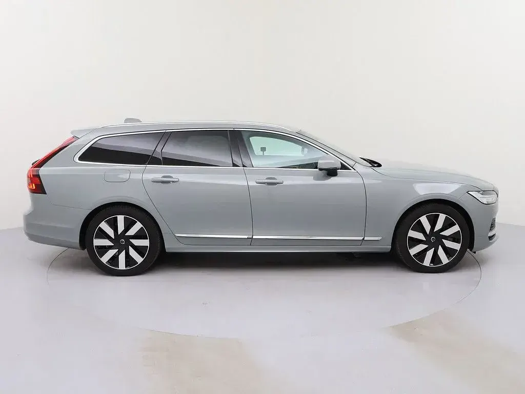 Gebraucht Volvo V90 Core 349 PS (256 kW) 2025 Grau Kombi