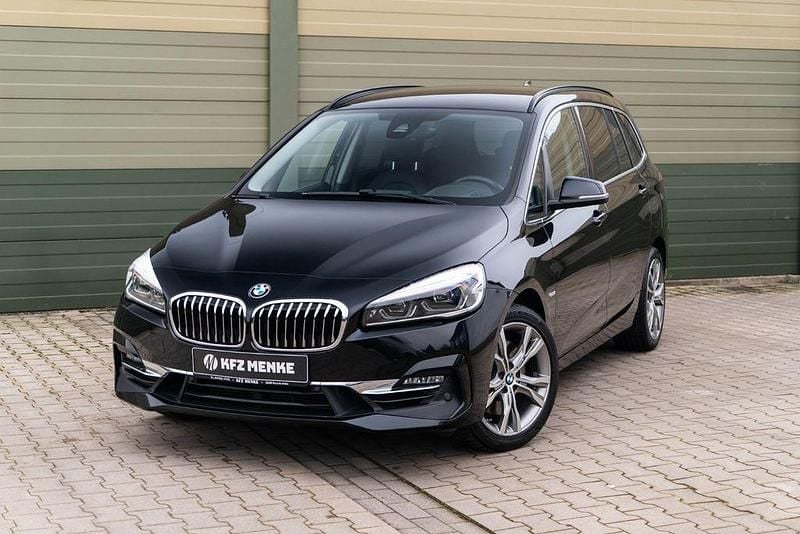 Schwarz Gebraucht 2018 BMW 220 Gran Tourer Luxury Line Van / Kleinbus | 16.980 € (Superpreis) - Bild 1/4