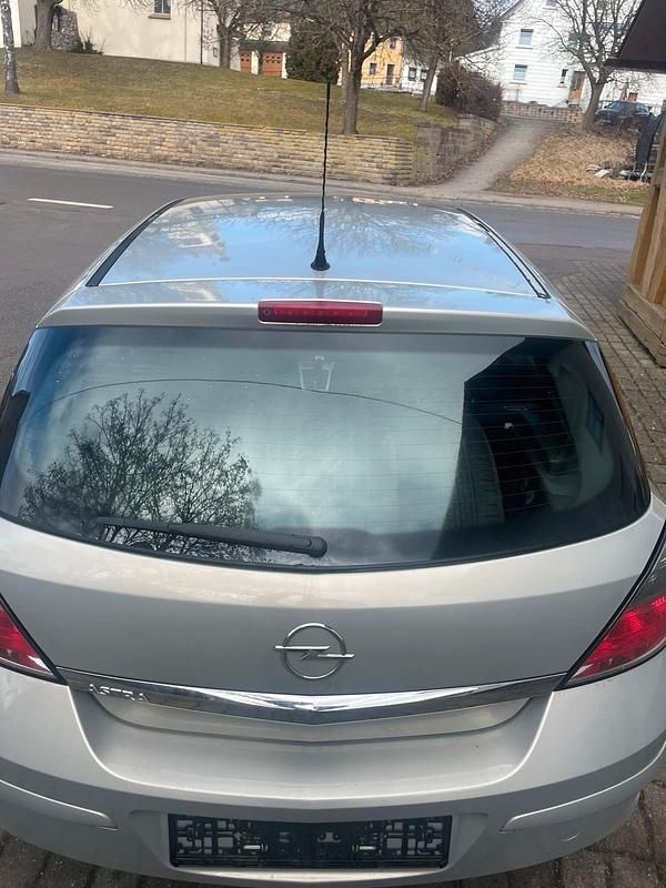 Gebraucht Opel Astra 90 PS (66 kW) 2009 Gold Kleinwagen