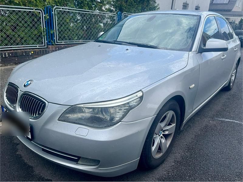 Silber Gebraucht 2010 BMW 520 Limousine | 7.200 € (Fairer Preis) - Bild 1/4