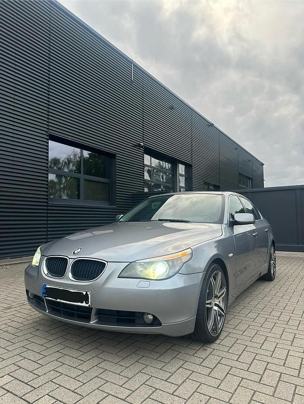Silber Gebraucht 2006 BMW 520 Limousine | 3.350 € (Fairer Preis) - Bild 1/4