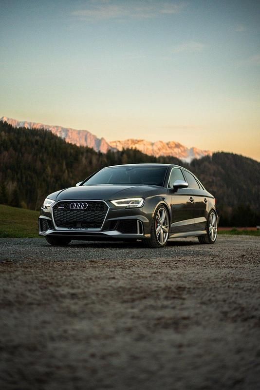 Grau Gebraucht 2018 Audi RS3 Kleinwagen | 49.500 € (Fairer Preis) - Bild 1/4