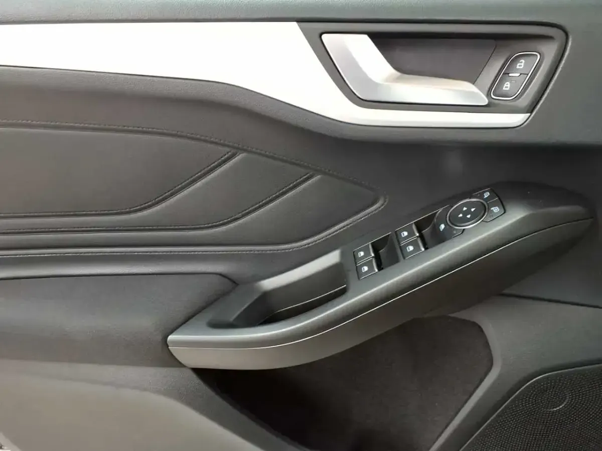 Gebraucht Ford Focus Cool & Connect 120 PS (88 kW) 2021 Obsidianschwarz metallic Kombi