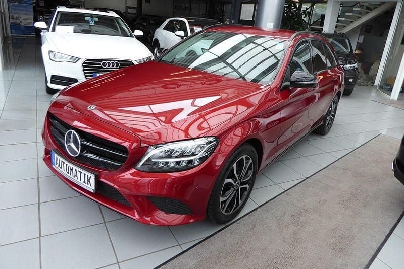 Rot Gebraucht 2019 Mercedes C200 Night Limousine | 19.990 € (Guter Preis) - Bild 1/4
