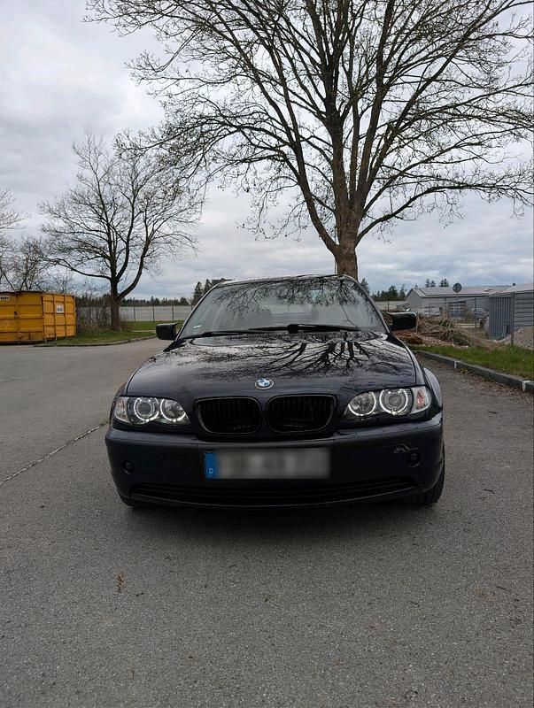 Second-hand BMW 318 143 CP (105 kW) 2003 Albastru Berlinǎ