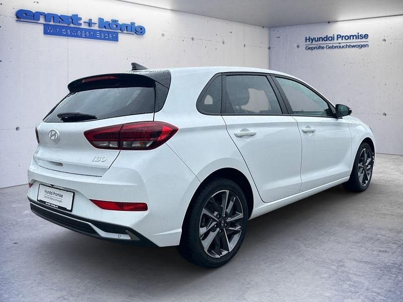 Gebraucht Hyundai i30 Advantage 101 PS (74 kW) 2024 Weiß Limousine