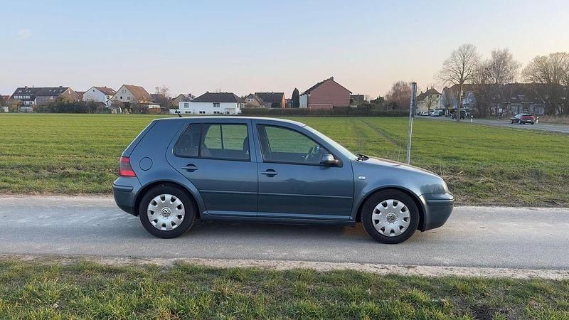 Gebraucht VW Golf IV Pacific 101 PS (74 kW) 2003 Blau Limousine