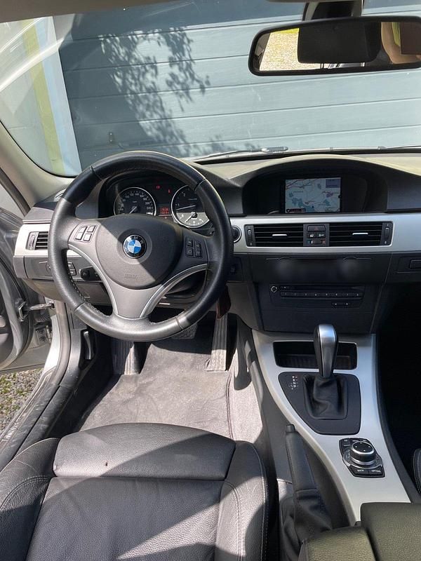 Gebraucht BMW 330 245 PS (180 kW) 2011 Limousine