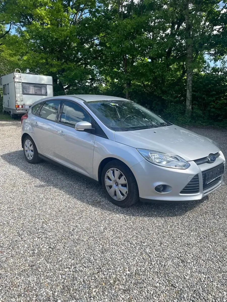 Gebraucht Ford Focus 116 PS (85 kW) 2014 Silber Limousine