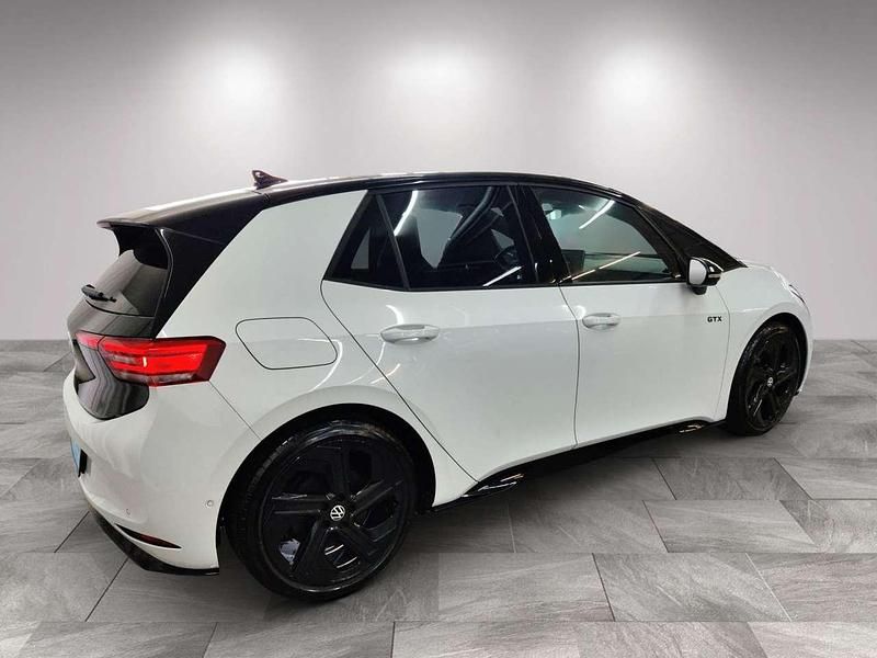 Gebraucht VW ID.3 GTX 239 kW (326 PS) 2025 Gletscherweiß metallic/schwarz Kleinwagen