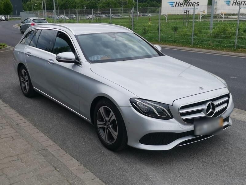 Silber Gebraucht 2018 Mercedes E200 Avantgarde Kombi | 22.500 € (Superpreis) - Bild 1/4