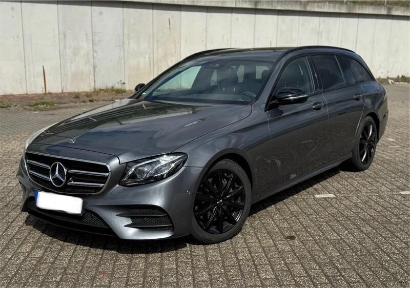 Grau Gebraucht 2019 Mercedes E300 AMG Kombi | 28.000 € (Guter Preis) - Bild 1/4