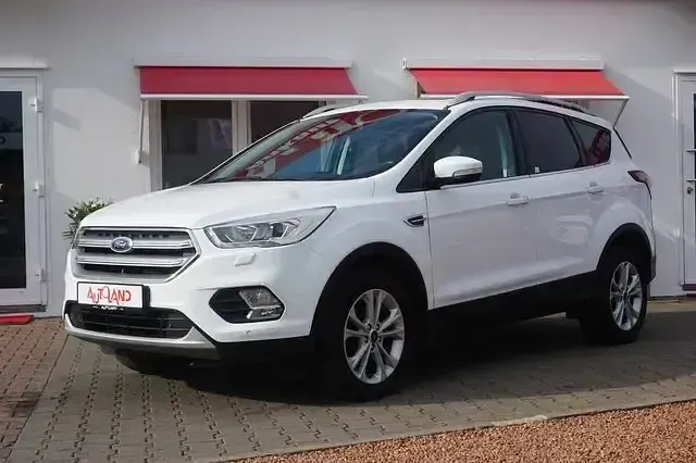 Gebraucht Ford Kuga 150 PS (110 kW) 2017 Weiß SUV