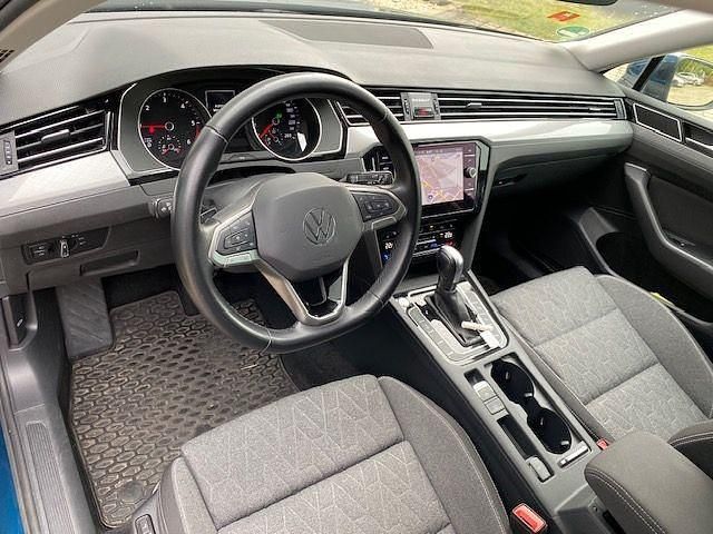 Gebraucht VW Passat IQ Drive 150 PS (110 kW) 2022 Aquamarinblau metallic (metallic) Kombi