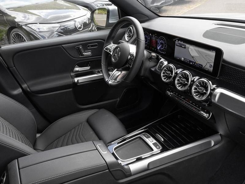 Gebraucht Mercedes EQB300 Progressive 167 kW (228 PS) 2024 Plata hightech SUV