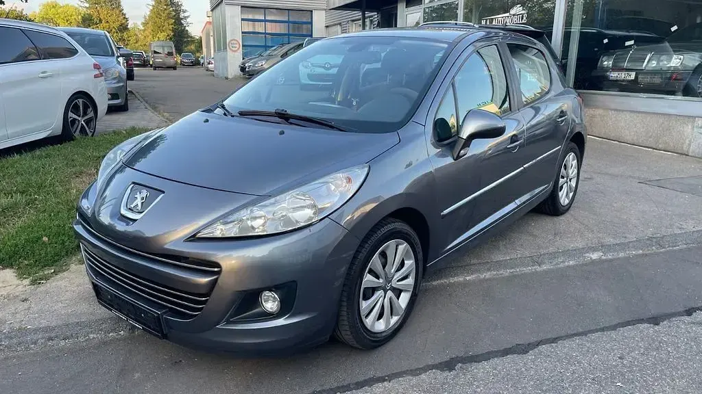 Gebraucht Peugeot 207 Premium 120 PS (88 kW) 2010 Grau Limousine