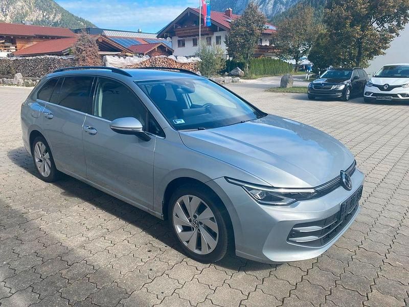 Silber Gebraucht 2025 VW Golf VIII Style Limousine | 28.500 € (Guter Preis) - Bild 1/4