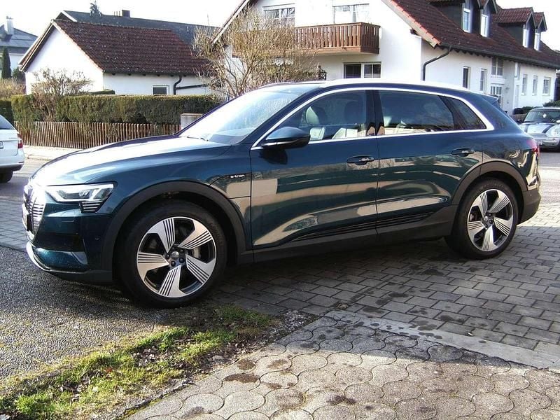 Gebraucht Audi e-tron S-Line 230 kW (313 PS) 2020 Galaxisblau metallic SUV