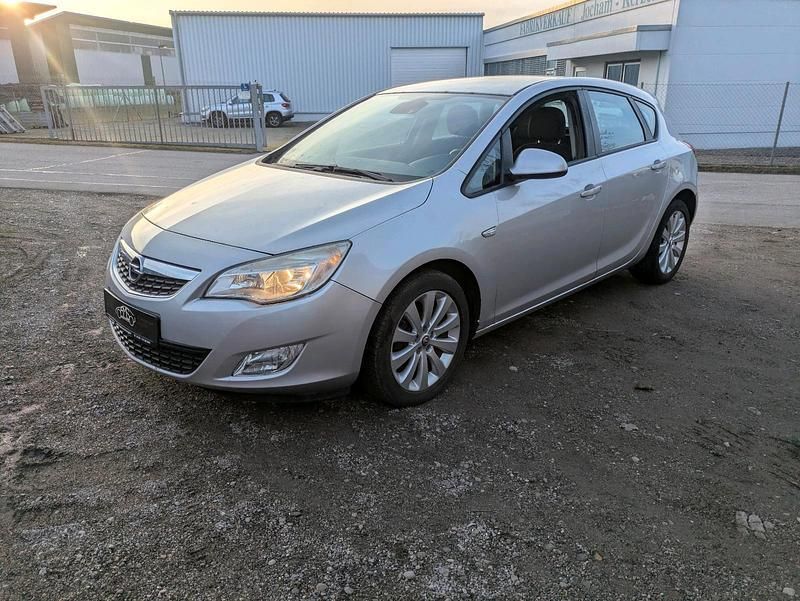 Gebraucht Opel Astra Selection 116 PS (85 kW) 2010 Silber Limousine