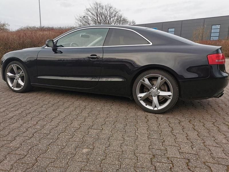 Schwarz Gebraucht 2010 Audi A5 Coupé | 5.600 € (Guter Preis) - Bild 1/4