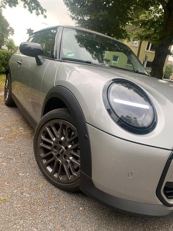 Gebraucht 2025 Mini Cooper Kleinwagen | 27.400 € (Superpreis) - Bild 1/4
