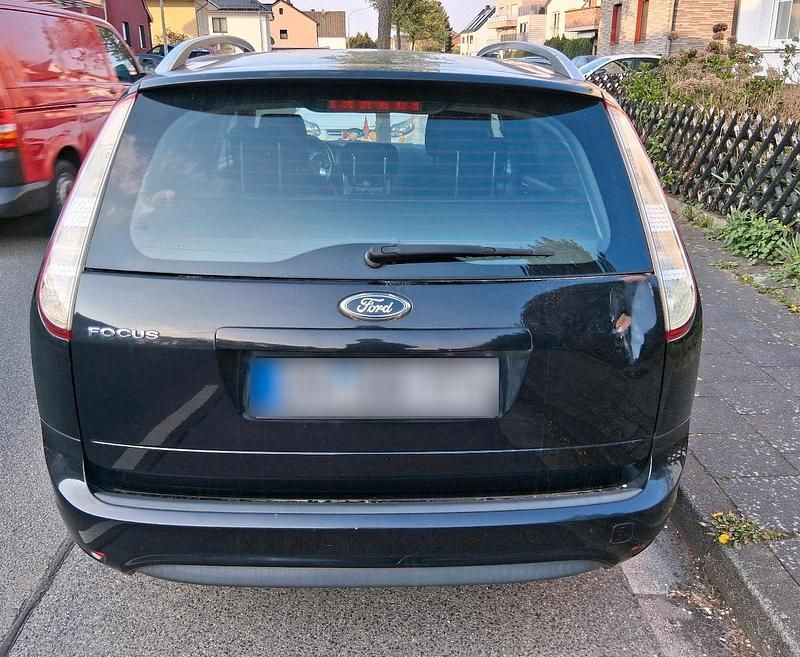 Gebraucht Ford Focus 105 PS (77 kW) 2010 Schwarz Kombi