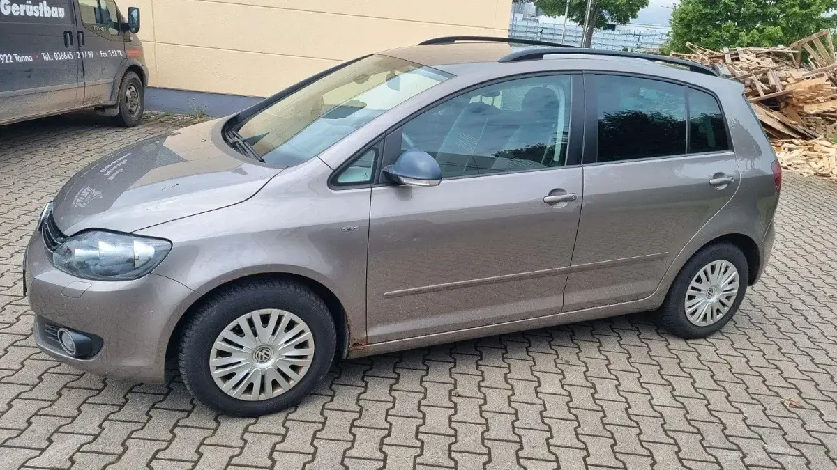 Gebraucht VW Golf Plus Cross Life 105 PS (77 kW) 2013 Braun Van / Kleinbus
