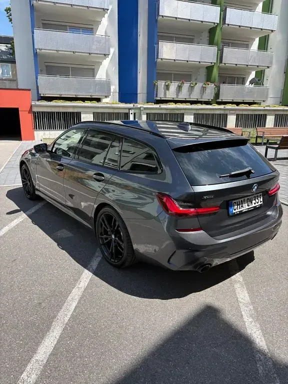 Gebraucht BMW 330e M Sport 292 PS (214 kW) 2021 Silber Kombi