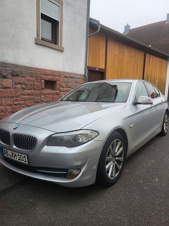 Silber Gebraucht 2013 BMW 530 Limousine | 6.300 € (Fairer Preis) - Bild 1/4