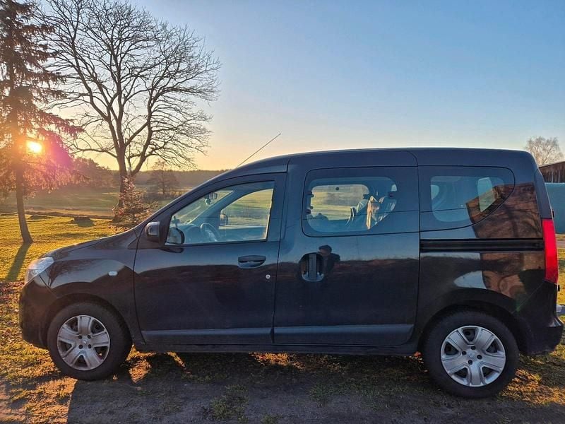 Schwarz Gebraucht 2017 Dacia Dokker Van / Kleinbus | 6.500 € - Bild 1/4