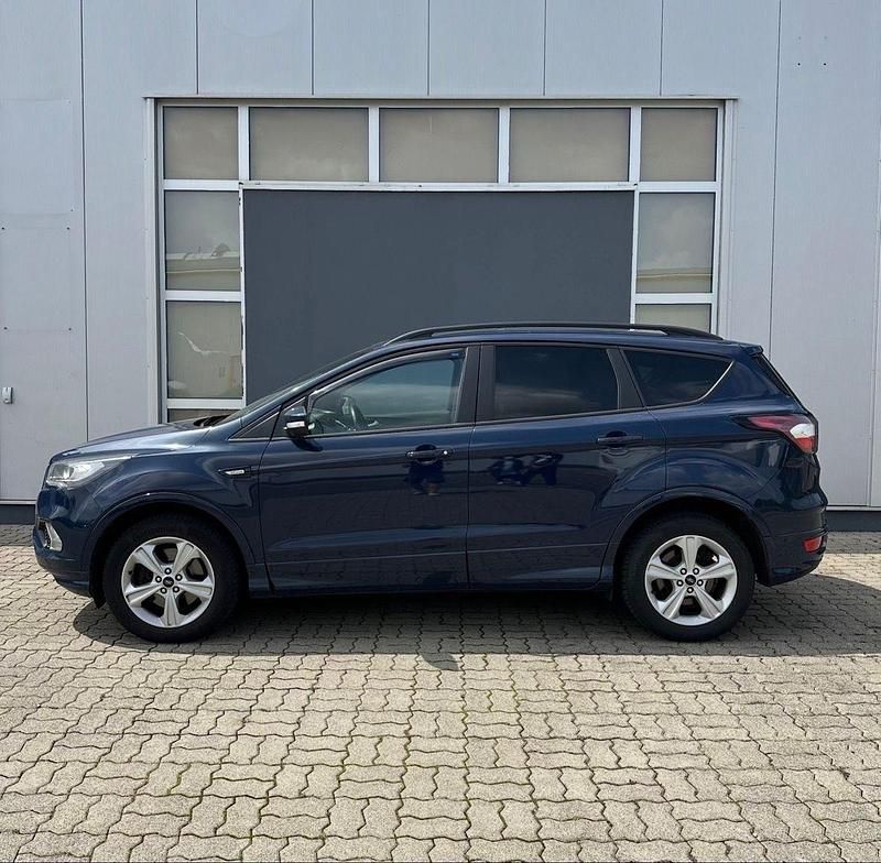 Blau Gebraucht 2019 Ford Kuga SUV | 9.950 € (Superpreis) - Bild 1/4