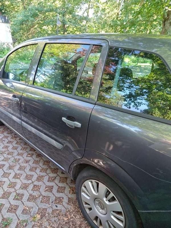 Gebraucht Opel Zafira Edition 116 PS (85 kW) 2010 Van / Kleinbus