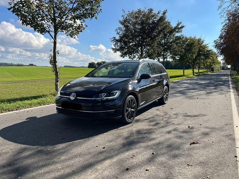 Schwarz Gebraucht 2020 VW Golf VII Highline Kombi | 11.800 € (Superpreis) - Bild 1/4