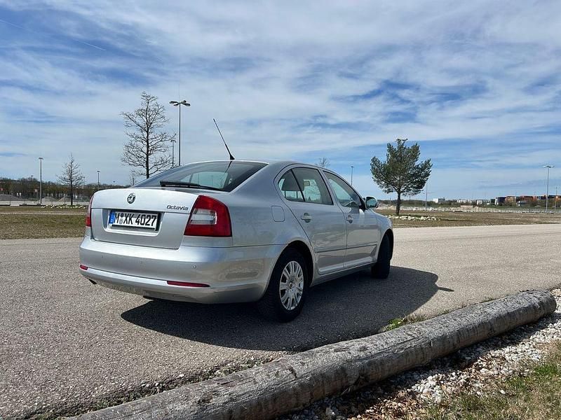 Gebraucht Skoda Octavia Classic 80 PS (58 kW) 2009 Silber Limousine