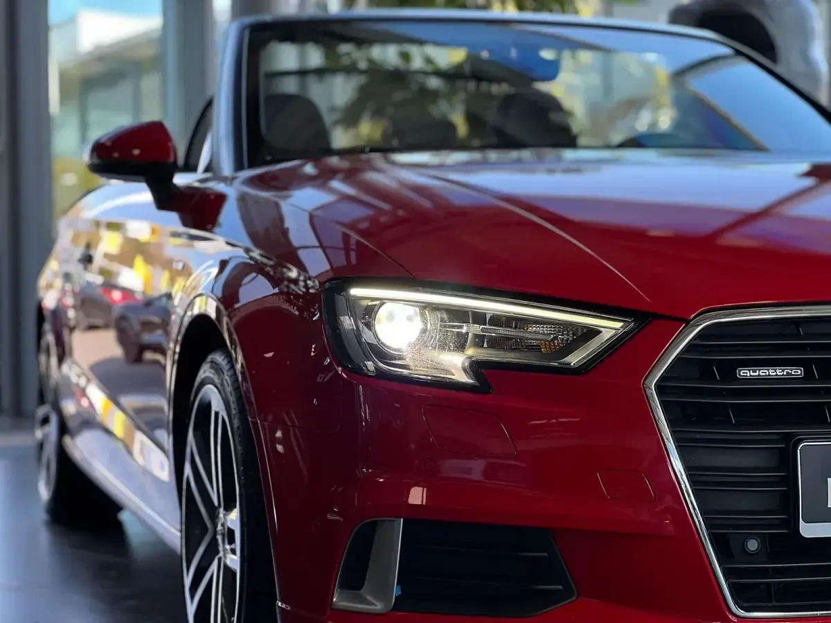 Gebraucht Audi A3 Cabriolet S-Line 190 PS (139 kW) 2018 Tangorot metallic (metallic) Cabrio