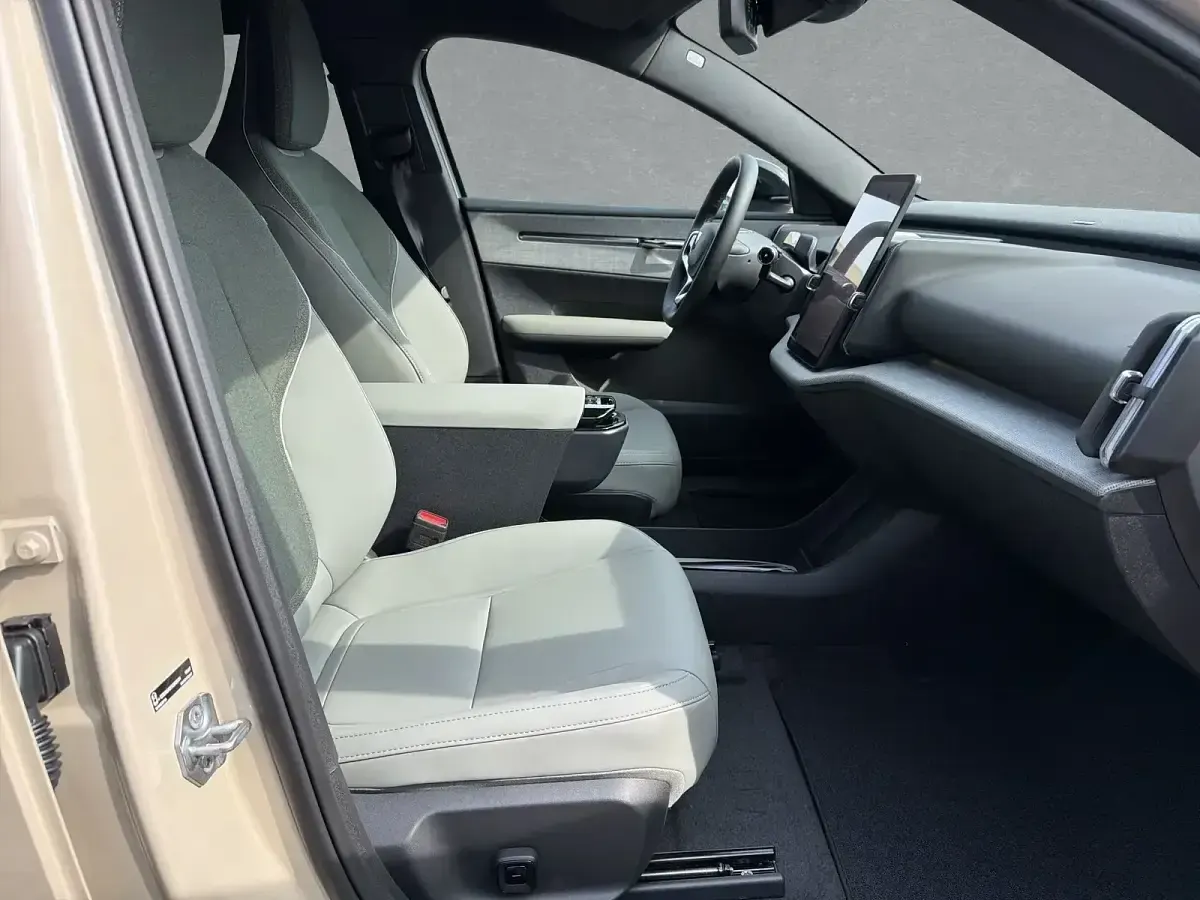 Gebraucht Volvo EX30 Plus 200 kW (272 PS) 2026 Andere SUV
