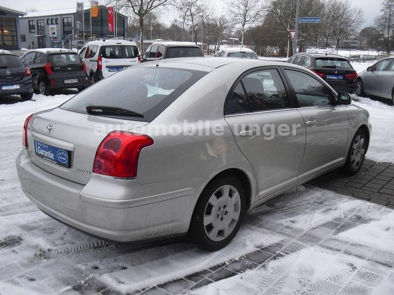 Gebraucht Toyota Avensis Sol 129 PS (94 kW) 2004 Silber Kleinwagen