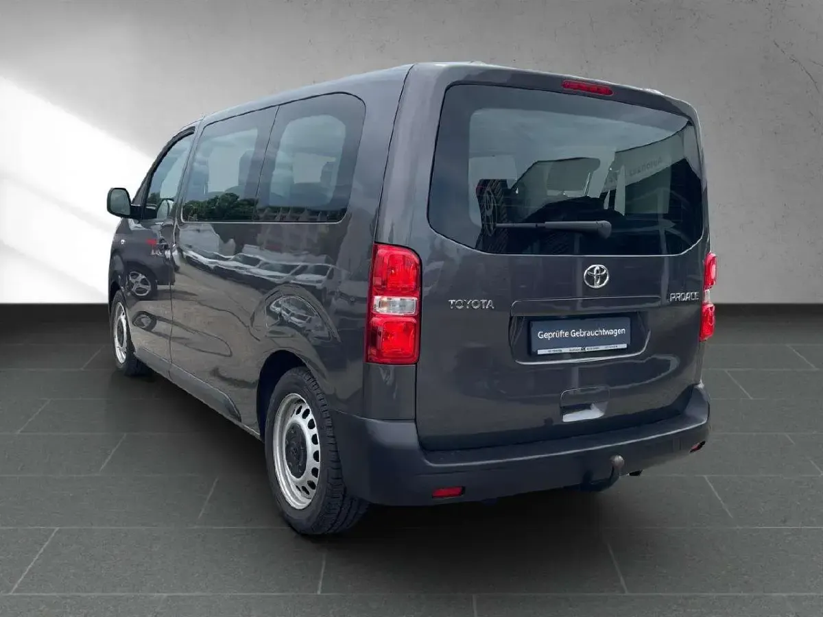Gebraucht Toyota Proace Comfort 144 PS (105 kW) 2022 Basaltgrau metallic Van / Kleinbus