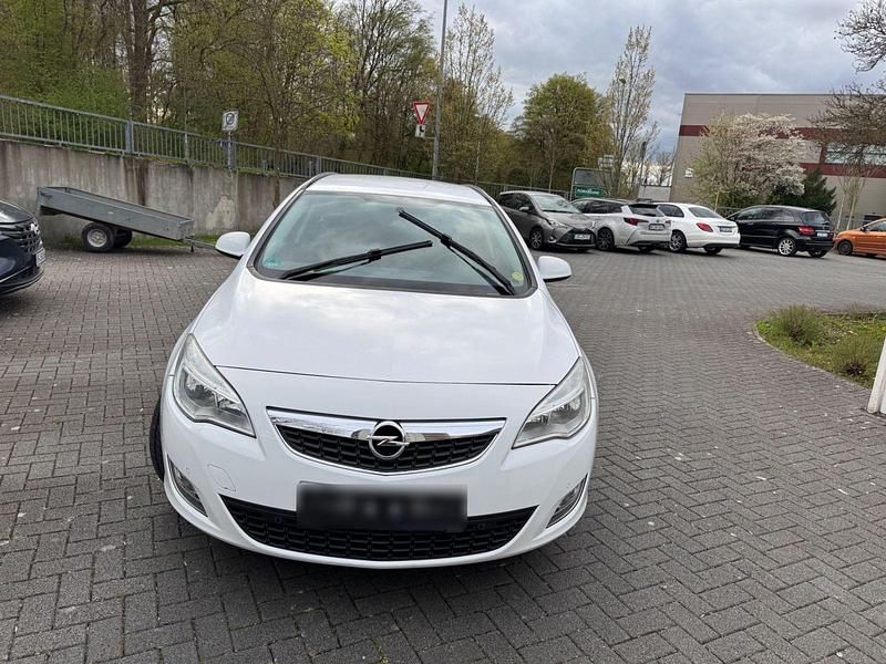 Gebraucht Opel Astra Selection 101 PS (74 kW) 2011 Weiß Kombi