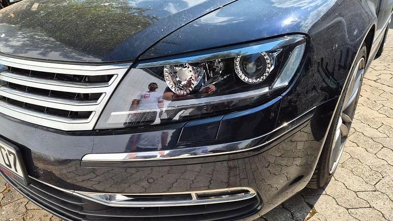 Second-hand VW Phaeton 334 CP (245 kW) 2011 Albastru Berlinǎ