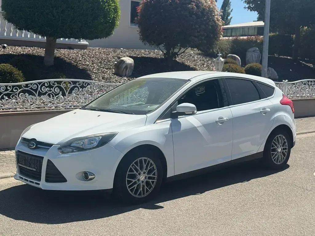 Second-hand Ford Focus Titanium 125 CP (91 kW) 2014 Alb Berlinǎ