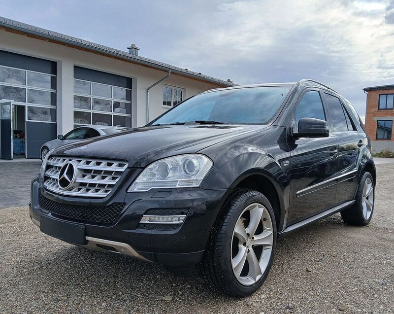 Schwarz Gebraucht 2010 Mercedes ML300 SUV | 13.500 € (Guter Preis) - Bild 1/4