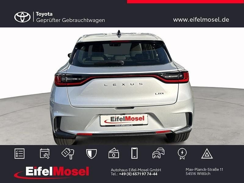 Neu Lexus LBX 136 PS (100 kW) 2025 Silber SUV