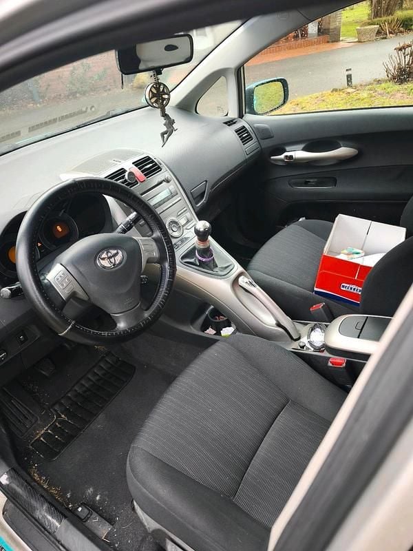Gebraucht Toyota Auris 124 PS (91 kW) 2009 Andere farben Kleinwagen