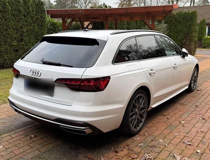 Używany Audi A4 Advanced 204 KM (150 kW) 2022 Biały Kombi