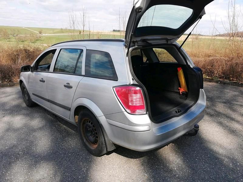 Gebraucht Opel Astra 115 PS (84 kW) 2009 Silber Kleinwagen