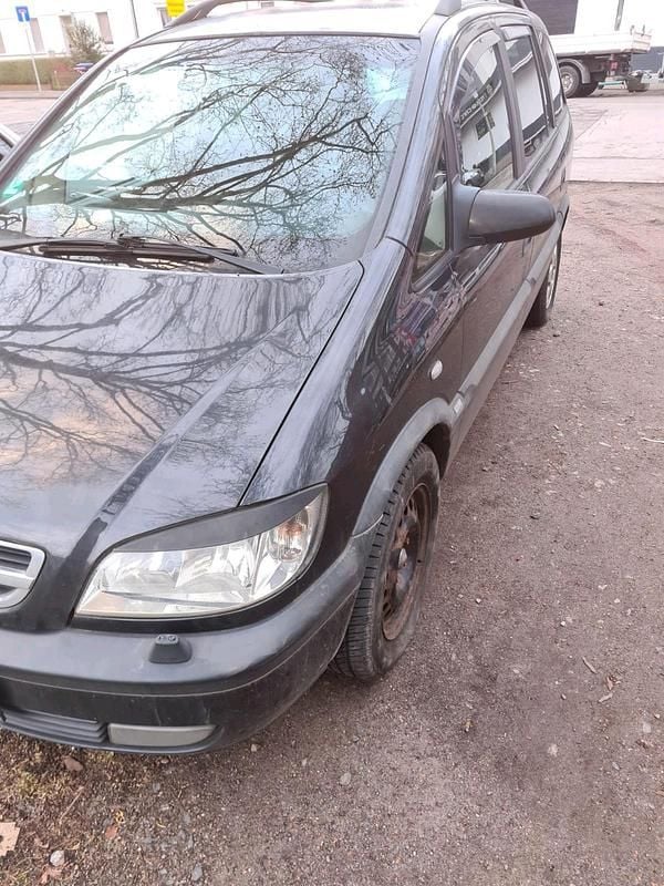 Gebraucht Opel Zafira 147 PS (108 kW) 2001 Schwarz Van / Kleinbus